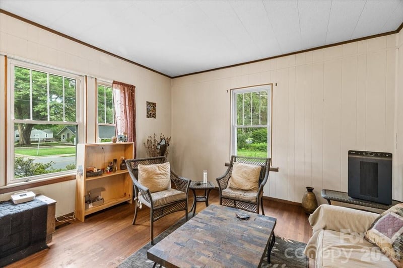 196 French Broad St, Brevard, NC 28712