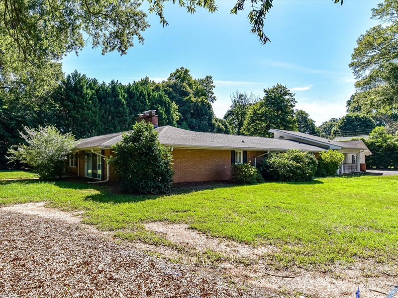 827 Lansdowne Rd, Charlotte, NC 28270