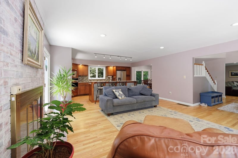 202 Riva Ridge Dr, Fairview, NC 28730