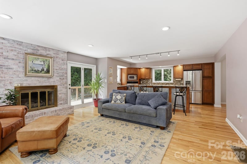 202 Riva Ridge Dr, Fairview, NC 28730