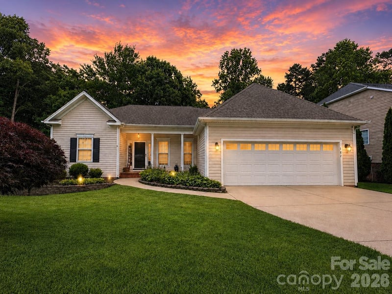 147 Broken Pine Ln, Mooresville, NC 28117
