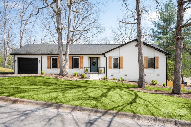 61 Knoll Ridge Dr, Asheville, NC 28804