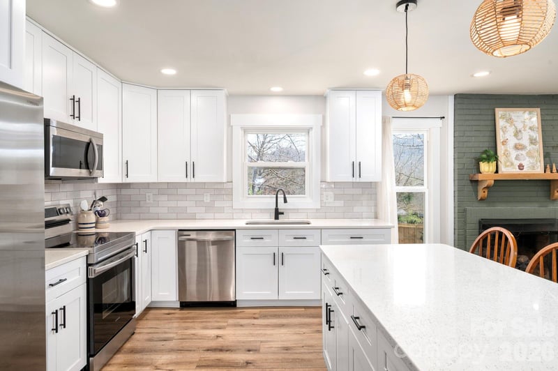 61 Knoll Ridge Dr, Asheville, NC 28804