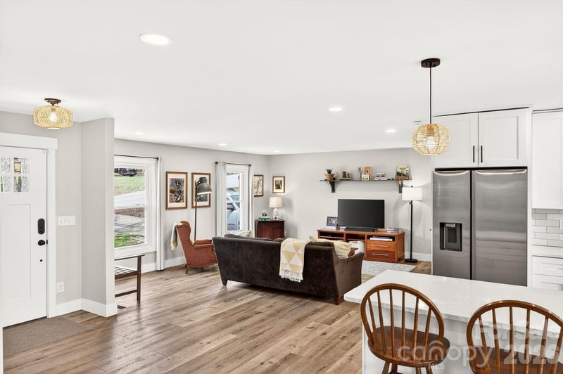 61 Knoll Ridge Dr, Asheville, NC 28804