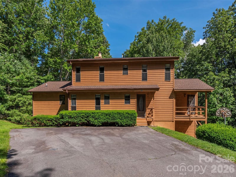 1575 Red Maple Dr, Waynesville, NC 28785