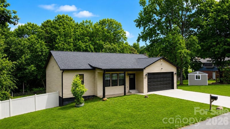 544 30th Ave, Hickory, NC 28601