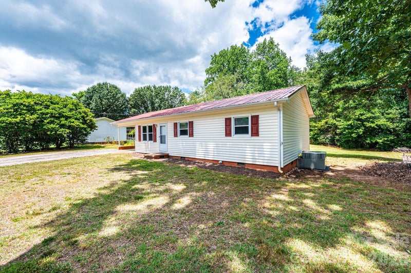 5424 Glenview Dr, Hickory, NC 28602