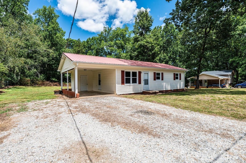 5424 Glenview Dr, Hickory, NC 28602