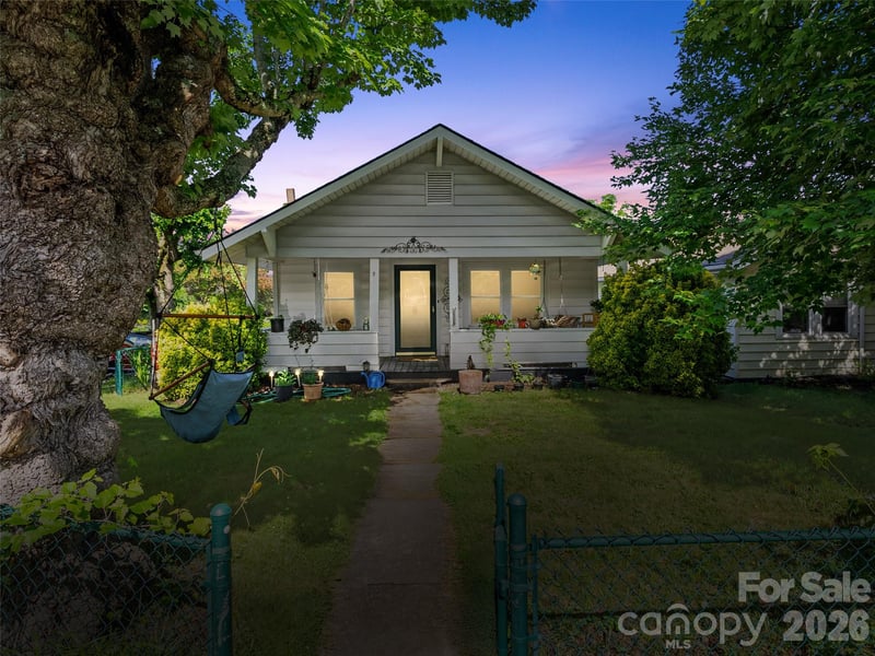2 Pelzer St, Asheville, NC 28804