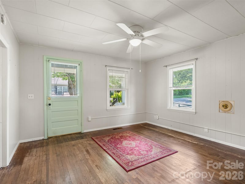 2 Pelzer St, Asheville, NC 28804