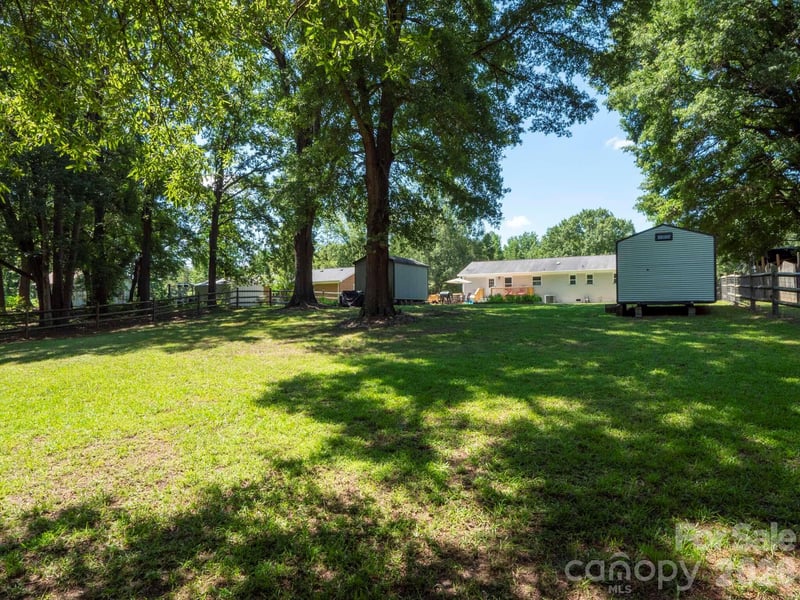 421 Catawba Cir, Matthews, NC 28104