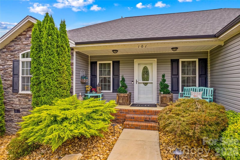 101 Ruby Ln, Maiden, NC 28650