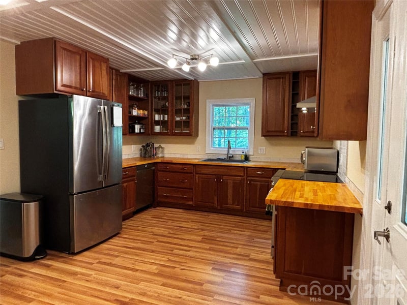 2879 Chandler Creek Rd, Mars Hill, NC 28754