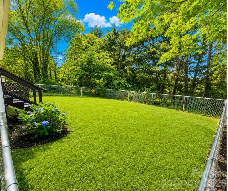 102 Aderholdt Rd, Bessemer City, NC 28016