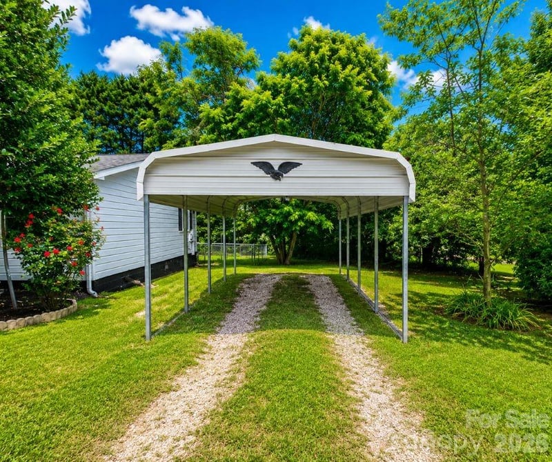 102 Aderholdt Rd, Bessemer City, NC 28016