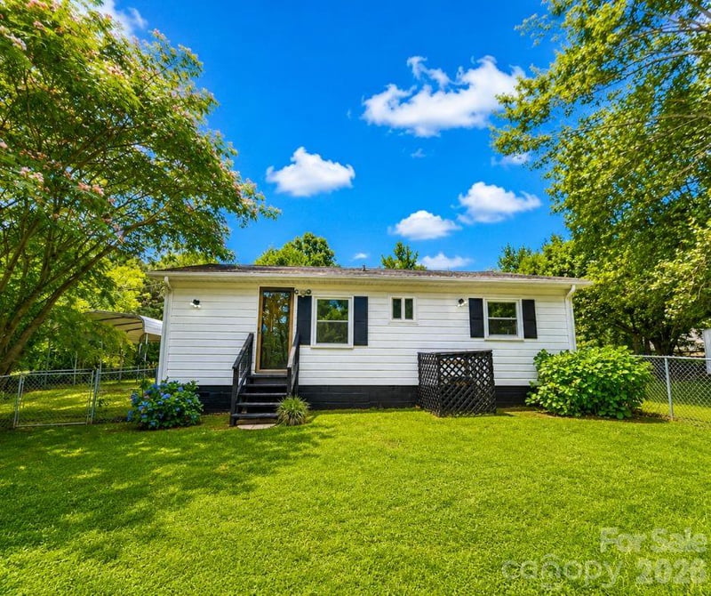 102 Aderholdt Rd, Bessemer City, NC 28016