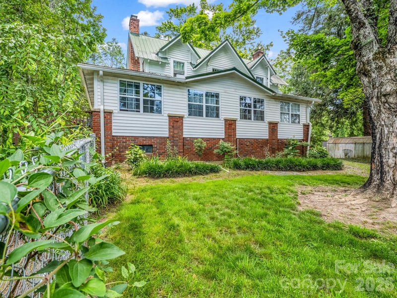 23 Sunset Dr, Black Mountain, NC 28711