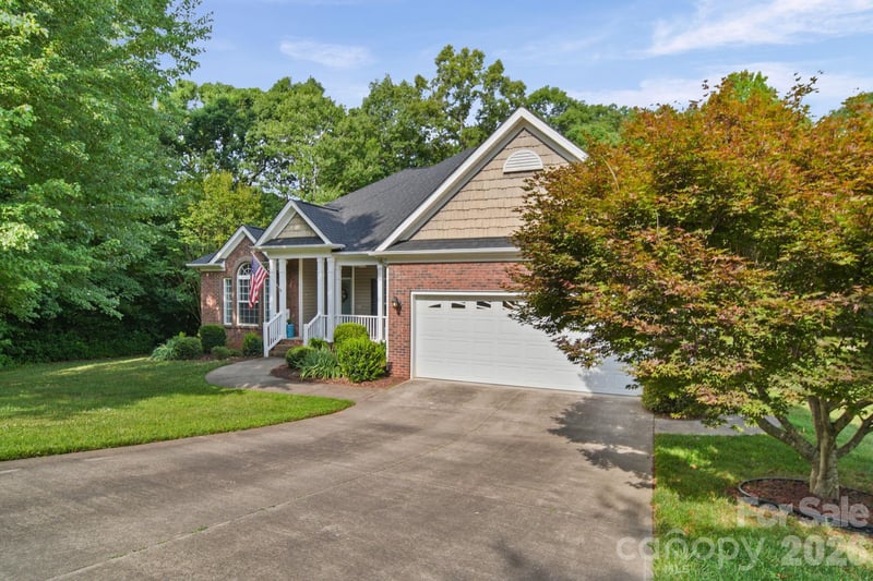 1042 Marguerite Dr, Lowell, NC 28098