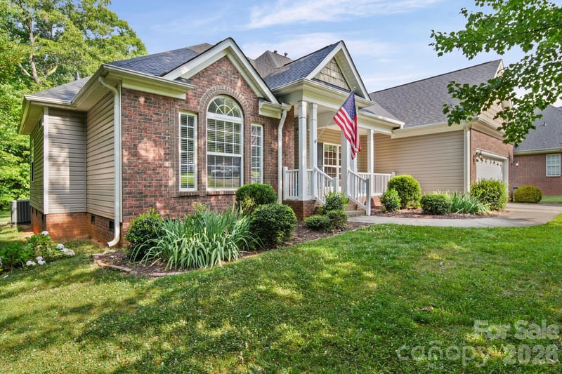 1042 Marguerite Dr, Lowell, NC 28098