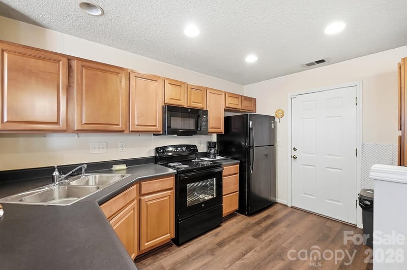 10618 Pointed Leaf Ct, Charlotte, NC 28213