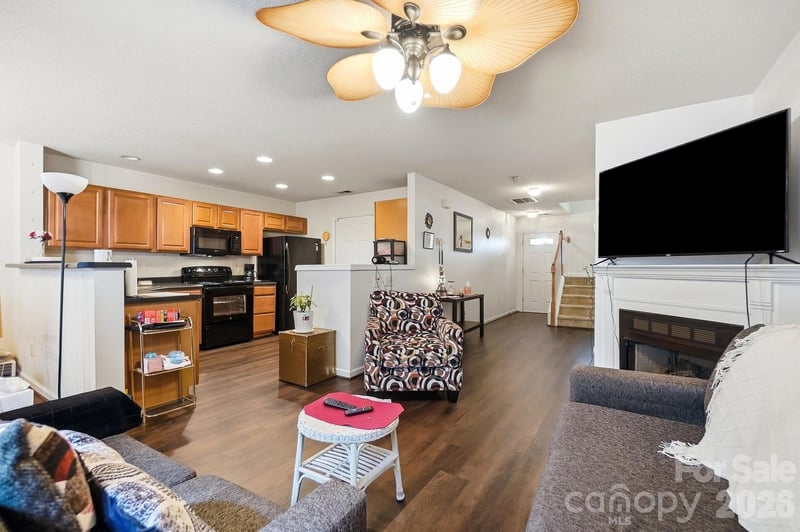 10618 Pointed Leaf Ct, Charlotte, NC 28213