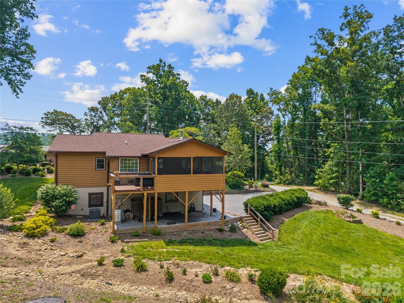 6 Kendra Rd, Hendersonville, NC 28792