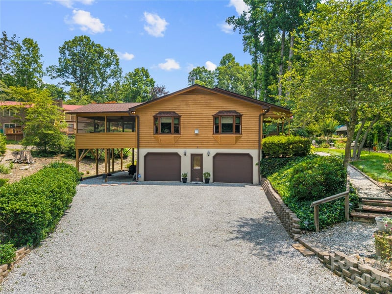 6 Kendra Rd, Hendersonville, NC 28792