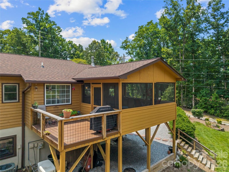 6 Kendra Rd, Hendersonville, NC 28792