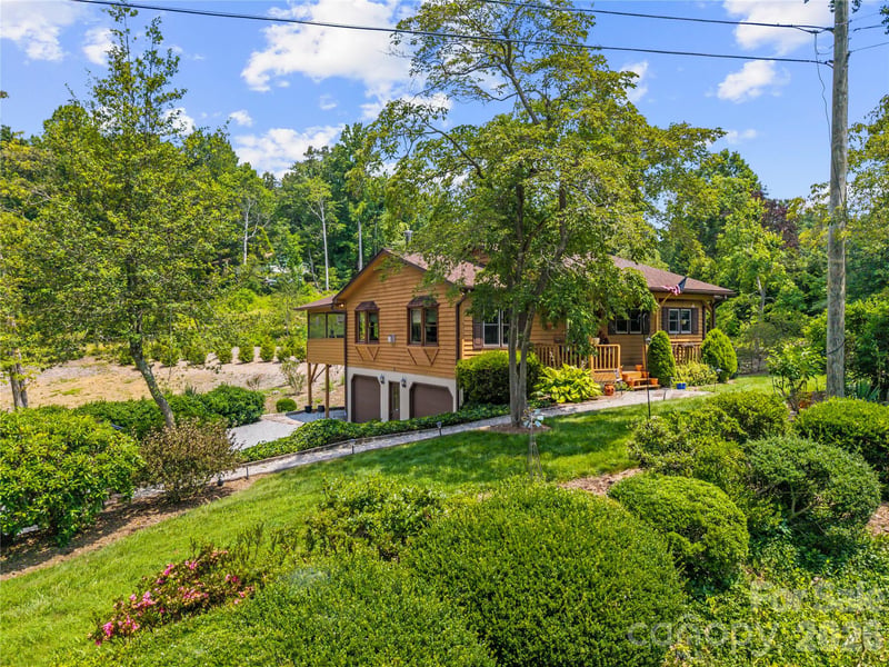 6 Kendra Rd, Hendersonville, NC 28792