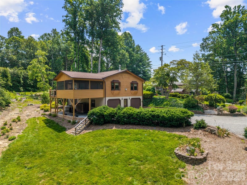6 Kendra Rd, Hendersonville, NC 28792