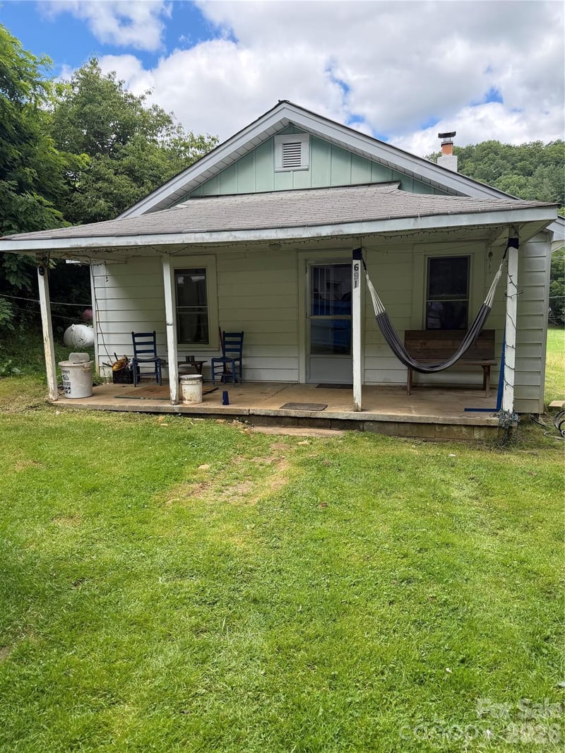 691 Old Balsam Rd, Waynesville, NC 28786