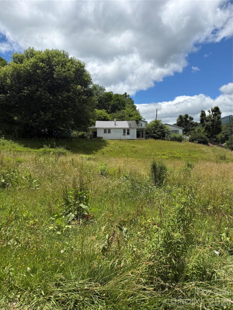 691 Old Balsam Rd, Waynesville, NC 28786