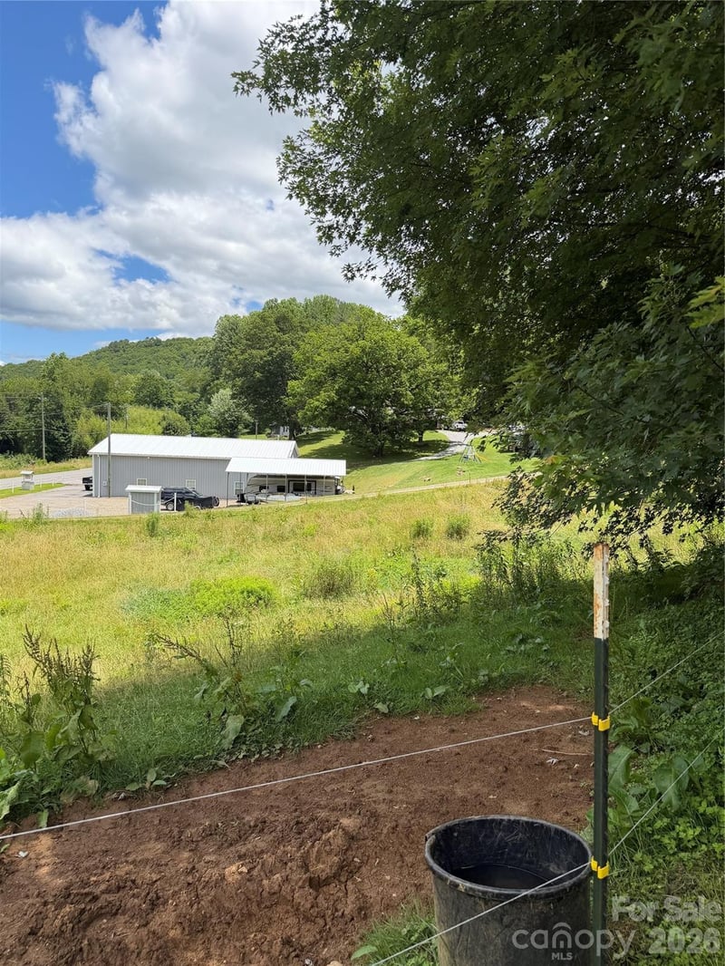 691 Old Balsam Rd, Waynesville, NC 28786