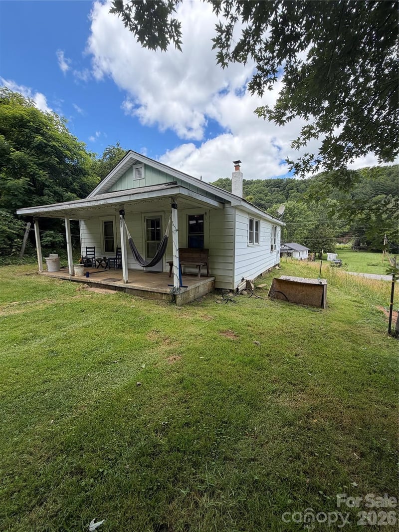 691 Old Balsam Rd, Waynesville, NC 28786