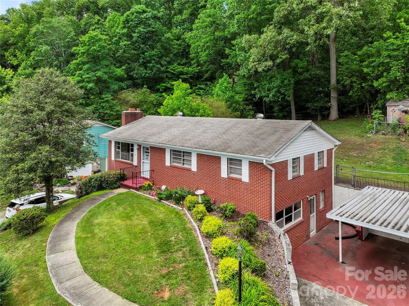 309 Oak Hill Rd, Candler, NC 28715