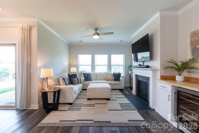 11809 Red Leaf Dr, Charlotte, NC 28215