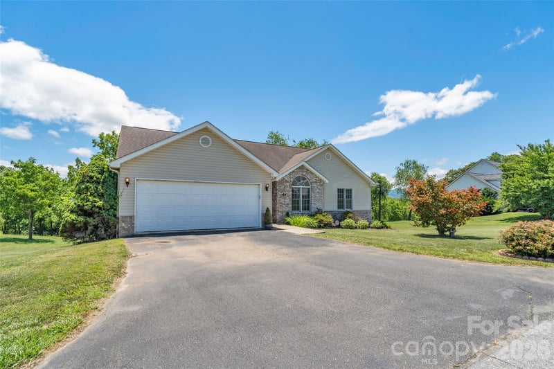117 Caldonia Dr, Candler, NC 28715