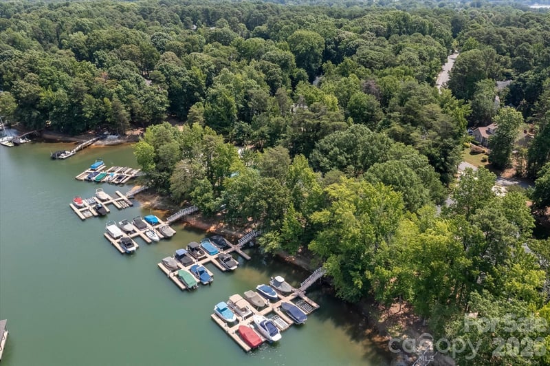 122 Lake Pine Rd, Mooresville, NC 28117