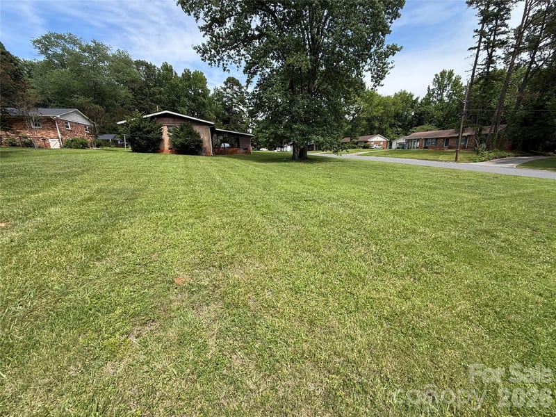 3930 Fircrest Dr, Charlotte, NC 28217