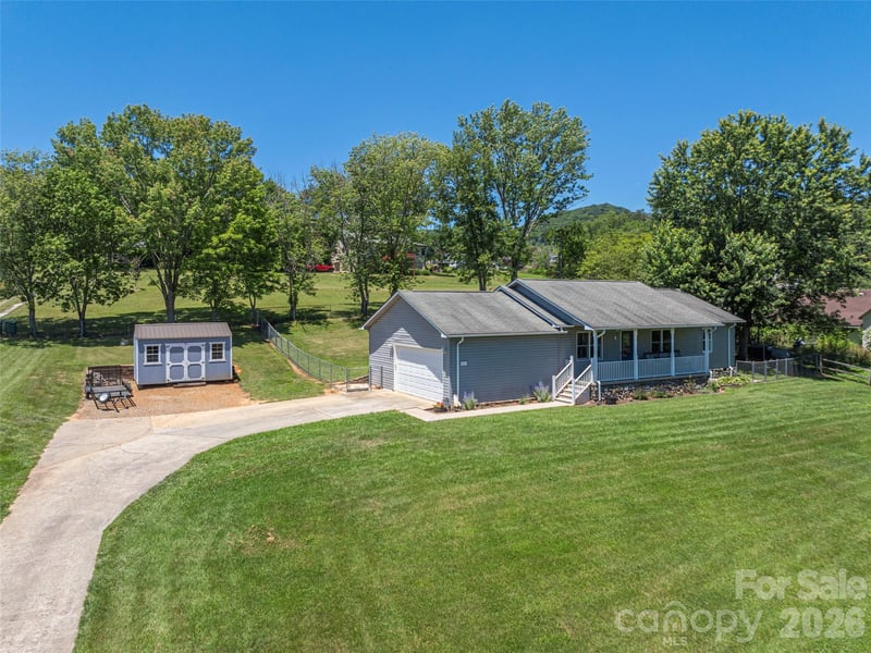 219 Hookers Gap Rd, Candler, NC 28715
