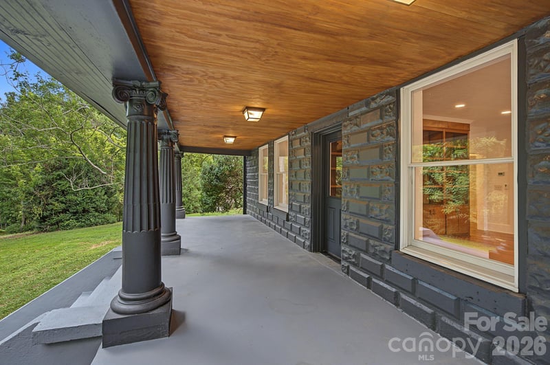 385 Chunns Cove Rd, Asheville, NC 28805
