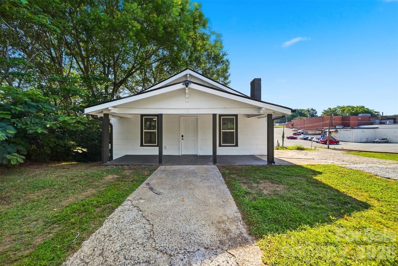 718 11th Street Pl, Hickory, NC 28601