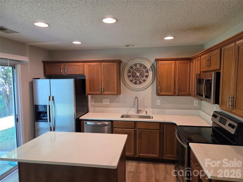 10115 Forest Landing Dr, Charlotte, NC 28213