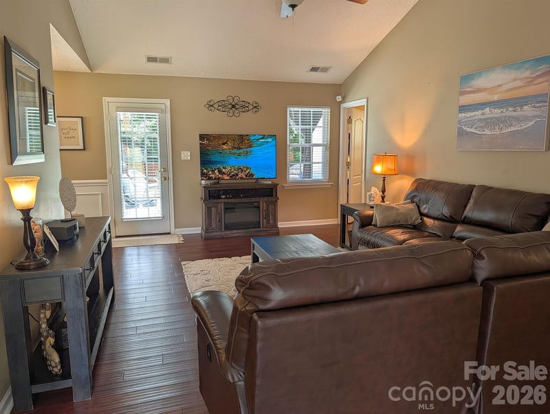 704 Gum Branch Rd, Charlotte, NC 28214