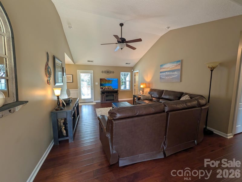 704 Gum Branch Rd, Charlotte, NC 28214