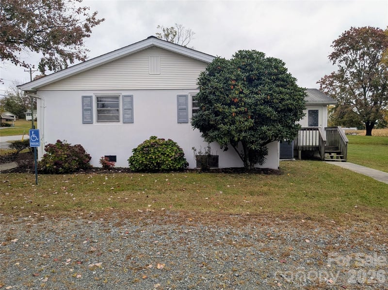 520 Dana Rd, Hendersonville, NC 28792