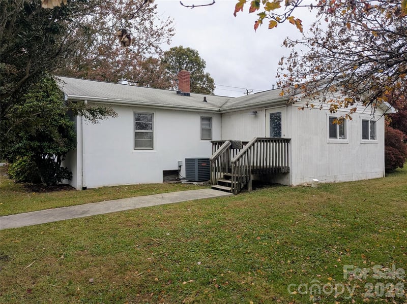 520 Dana Rd, Hendersonville, NC 28792