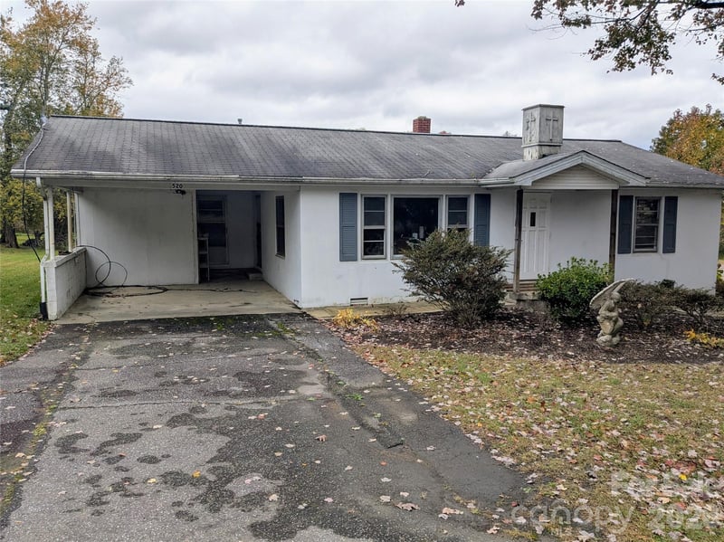 520 Dana Rd, Hendersonville, NC 28792