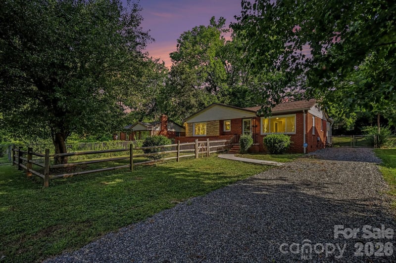 3960 Bristol Dr, Charlotte, NC 28208