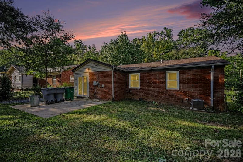 3960 Bristol Dr, Charlotte, NC 28208